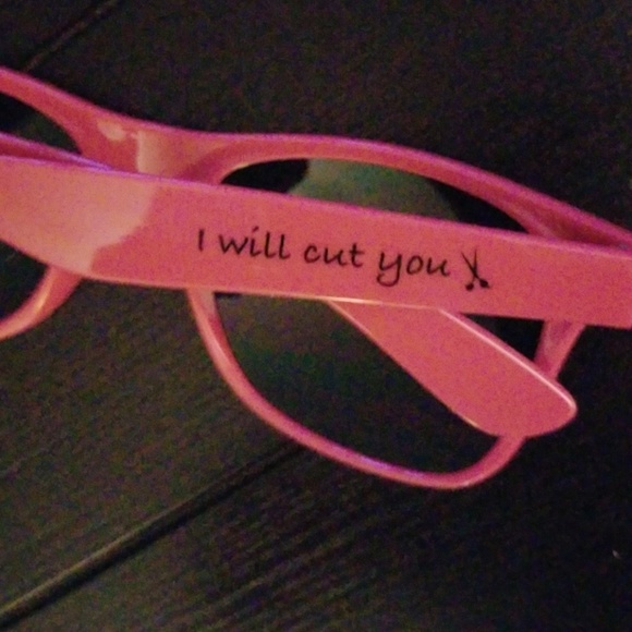 Hair stylist pink sunglasses - Picture 2 of 2